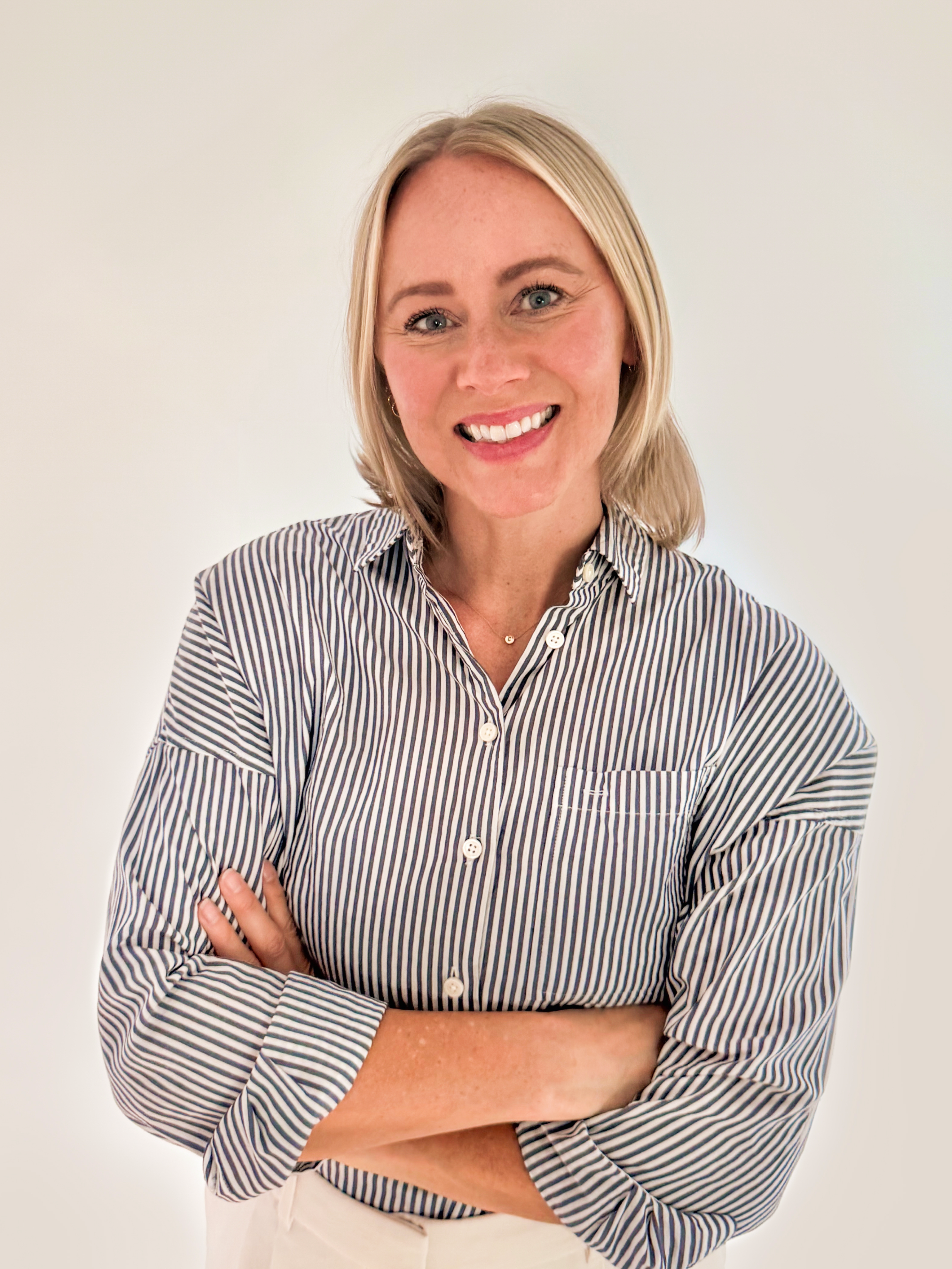 headshot of carolyn